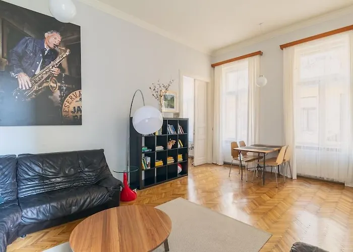 Stylish,Large & Bright Loft In City Center By Nw